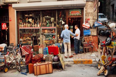 İkinci el mobilya mağazası toplantı vintage personel tüccarlar