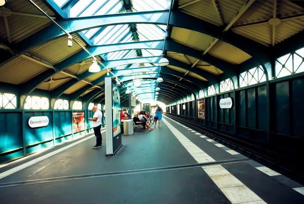 Interior of undeground station Eberswalder Strasse in Berlin — Stock Photo, Image