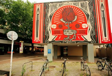 Make art - no war, sign on unknown artist graffiti