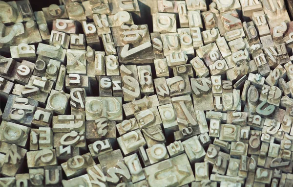 Piccole lettere e caratteri alfabetici per la stampa di giornali e libri — Foto Stock