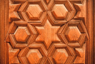 Tarihi ahşap kapı İslam desenleri ile antik tasarım