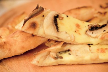 Pide mantar ve peynir tarih seçici odak