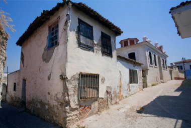 İskenderun ilçesinde geleneksel evlerde grunge duvarları ile mimari ayrıntılar 