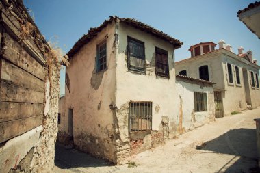 Rustik köy dar sokakları ile evde  