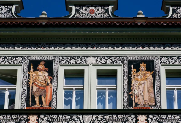 Patterned facade of a Baroque building with portrait of Karel IV, King of Bohemia — Zdjęcie stockowe