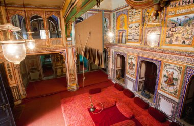 Haveli konağın zengin Hint aile içinde birçok freskler 
