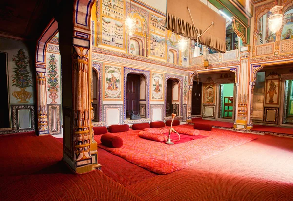 Interior of Haveli mansion room belongs to rich indian family of Rajasthan — Stock Photo, Image