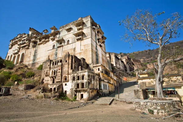 Ancient fortress and structure of 17th century Bundi Palace — Stock Photo, Image