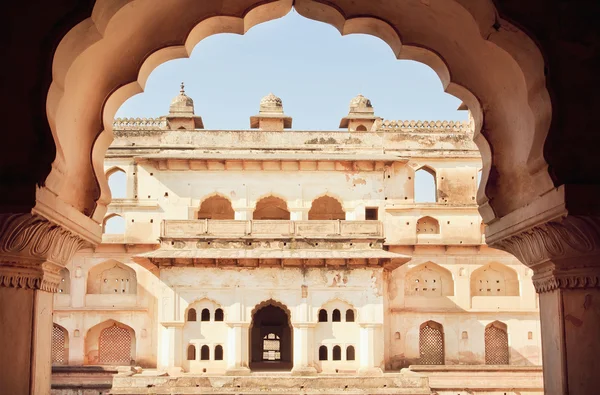 Estructura de Jahangir Mahal construida en el siglo XVII en la India — Foto de Stock