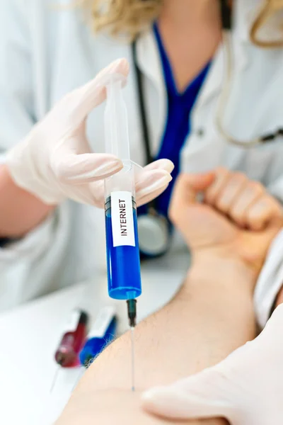 Doctor injecting patient with syringe. Social media addiction concept. — Stock Photo, Image