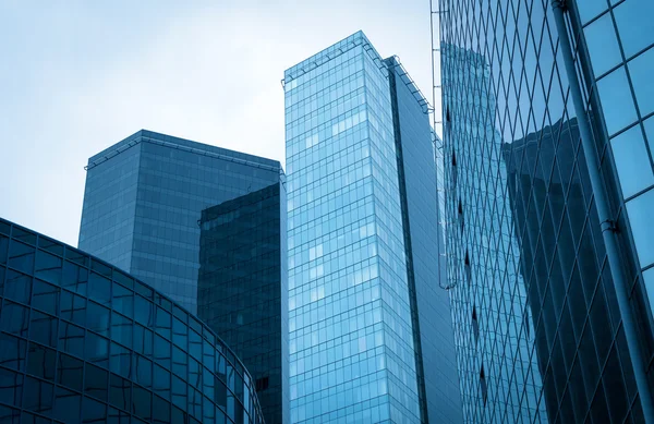 Modernos edificios de cristal en la ciudad . —  Fotos de Stock