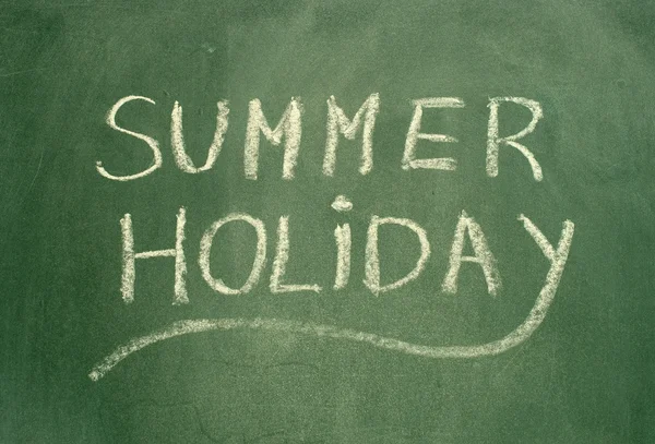 Yaz tatil metinler yeşil yazı tahtası. — Stok fotoğraf