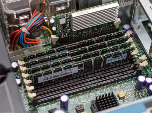 Im Inneren des Servers PC. Motherboard und RAM-Speicher. — Stockfoto