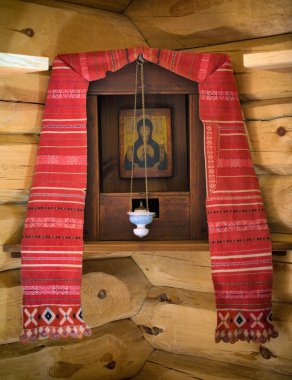 Antika Rus Ortodoks kutsal kişilerin resmi içinde ahşap ev.