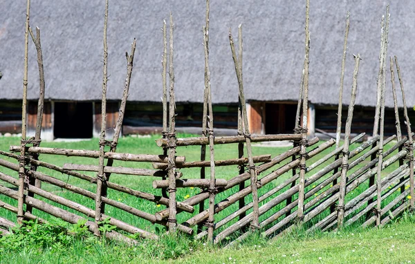 村子里用树枝做的栅栏. — 图库照片