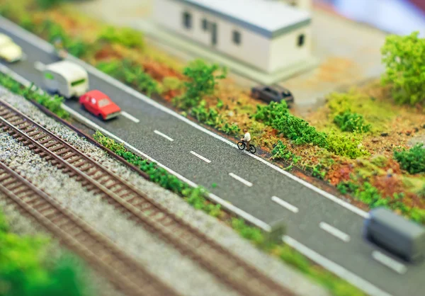 Ville en miniature. Route près du chemin de fer . — Photo