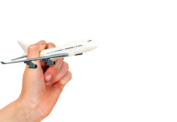 Niño sosteniendo la mano modelo de avión. Aislado sobre blanco . — Foto de Stock