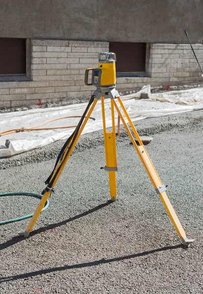 Geodetic device on the construction site. — Stock Photo, Image