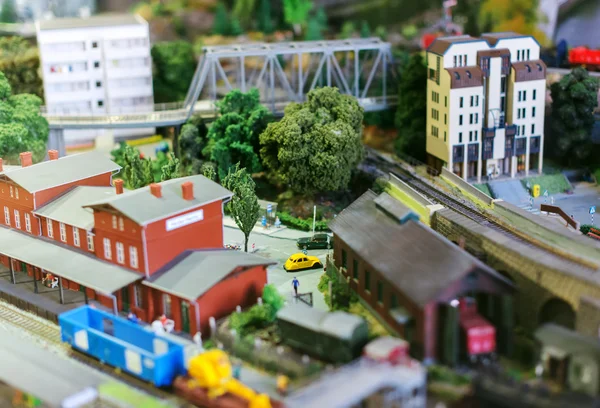 Stad in miniatuur. Huizen, auto's, bomen. — Stockfoto
