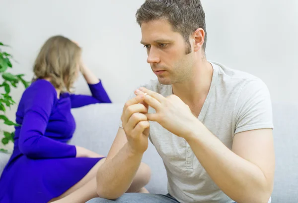 Concepto de divorcio. Pareja teniendo problemas en su matrimonio . —  Fotos de Stock