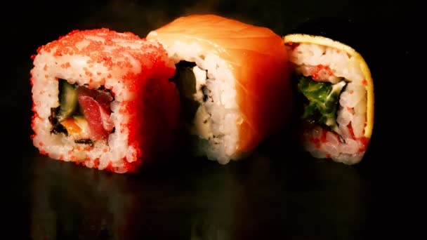 Zestaw Trzech Bułek Sushi Tradycyjna Japońska Żywność — Wideo stockowe