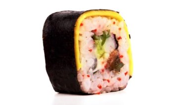 Peynirli ve wakame soslu bekar İtalyan suşisi..