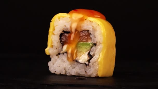 Słodko Kwaśny Sos Wylewa Się Sushi Tradycyjna Japońska Żywność — Wideo stockowe