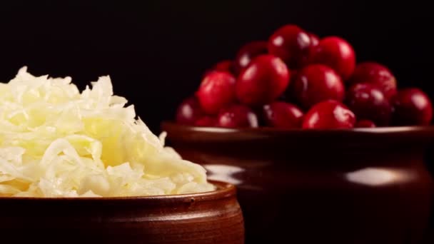 Sauerkraut with cranberries in a pot. — Stock Footage Sauerkraut Cranberries Pot Video Clip