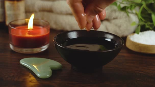 Massaggio Maestro Facendo Massaggio Con Olio Essenziale Spa Concetto Massaggio — Video Stock