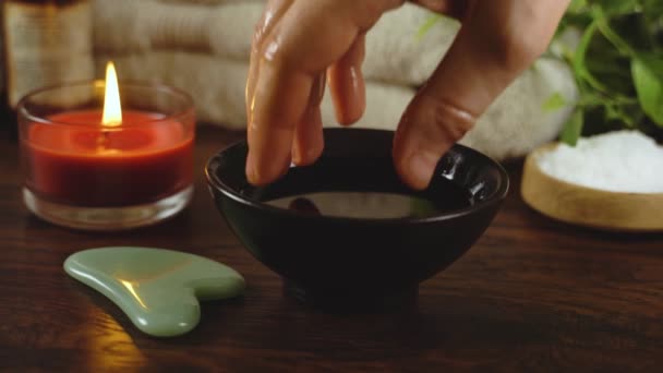 Massage Master Making Essential Oil Massage Spa Massage Concept — Stock Video