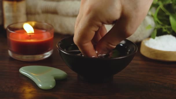 Massage Master Making Essential Oil Massage Spa Massage Concept — Stock Video