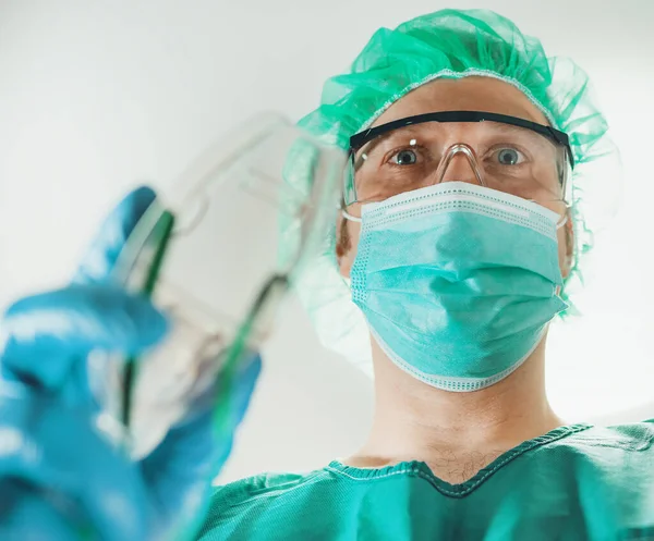 Male Anesthesiologist Giving Gas Mask Patient — Stock Photo, Image