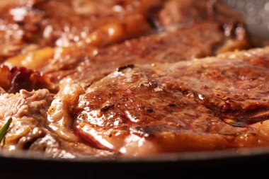 Mermer et tavada pişirilir..