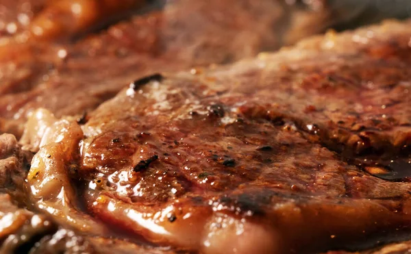 Carne Res Mármol Cocina Una Sartén —  Fotos de Stock
