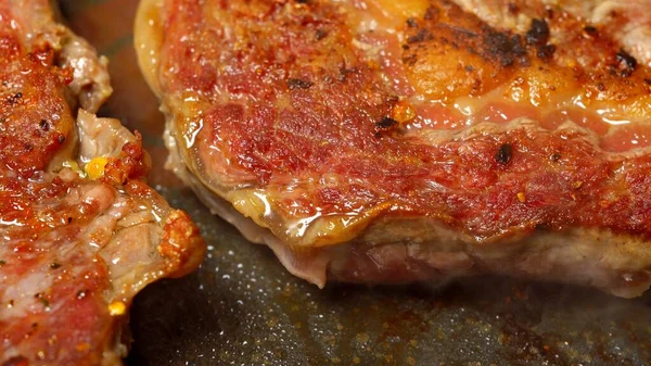 Carne Res Mármol Cocina Una Sartén — Foto de Stock