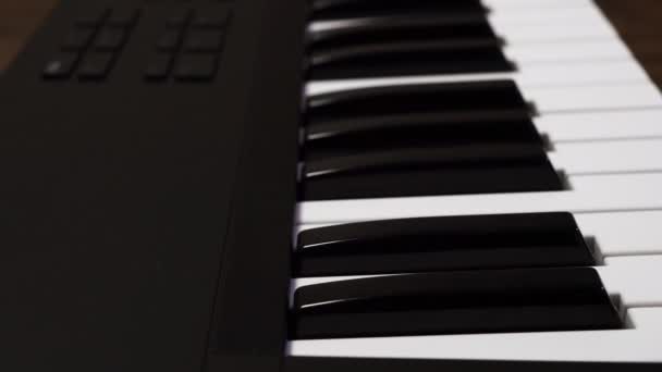 Modern Professzionális Zongora Egy Zenei Stúdióban — Stock videók