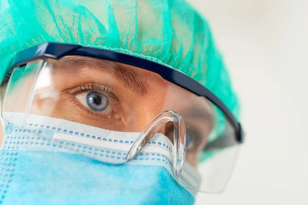 Trabalhador Médico Usando Máscara Óculos — Fotografia de Stock