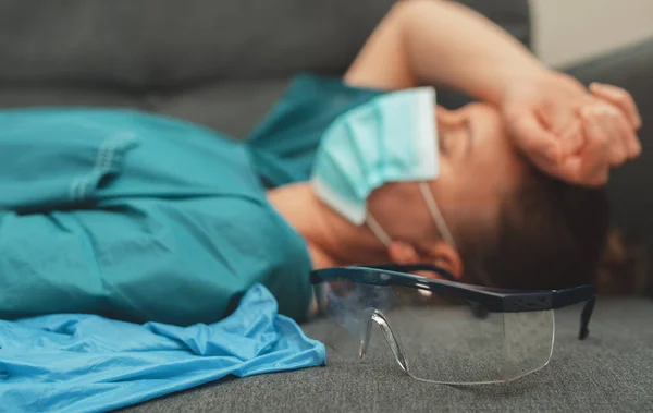 Médico Cansado Depois Turno Burnout Trabalho — Fotografia de Stock