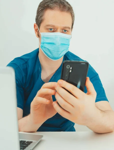 Medical Doctor Protective Mask Having Video Conference Patient — Stock Photo, Image