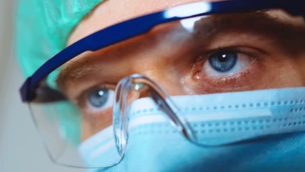 Trabajador Médico Con Máscara Gafas — Vídeos de Stock