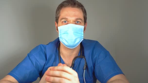 Médico Habla Sobre Coronavirus Los Beneficios Usar Máscaras — Vídeo de stock