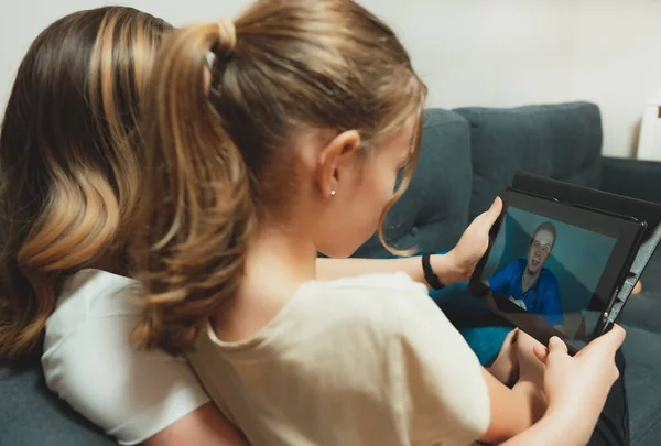 Family Making Video Call Doctor — Stock Photo, Image