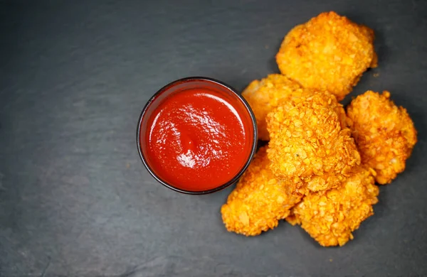 Nuggets Pollo Crujientes Fritos Con Salsa Tomate Vista Superior — Foto de Stock
