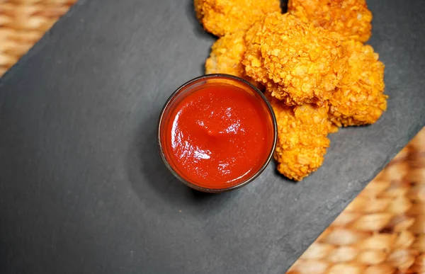 Nuggets Pollo Crujientes Fritos Con Salsa Tomate Vista Superior — Foto de Stock