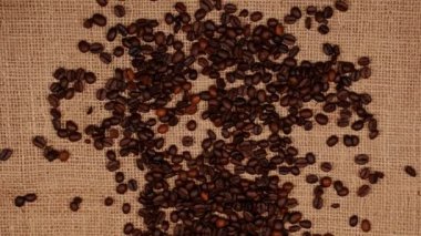 Harflerle hazırlanmış kahve çekirdekleri. Kahve..