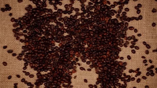 烤咖啡豆 按字母排列咖啡时间放在帆布袋上 — 图库视频影像
