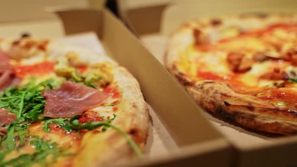 Świeżo Upieczona Pizza Pudełku — Wideo stockowe
