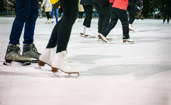 Mensen Schaatsen Ijsbaan Winter — Stockfoto