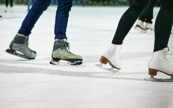 Schlittschuhlaufen Auf Der Eisbahn Winter — Stockfoto