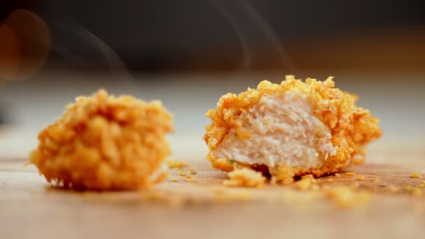 Nugget Pollo Recién Horneado Caliente Mesa — Vídeo de stock